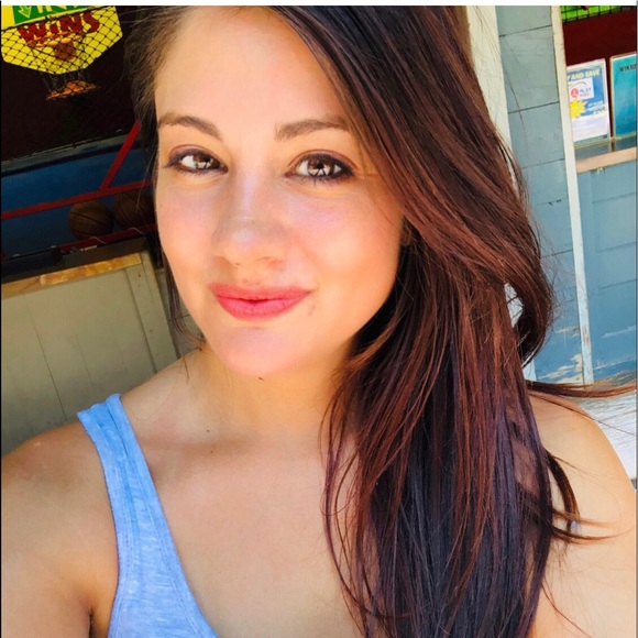 Meet your Posher, Jade - Picture 2 of 2